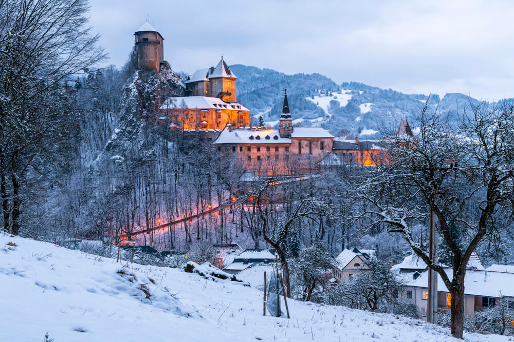 December na Slovensku Oravsky hrad